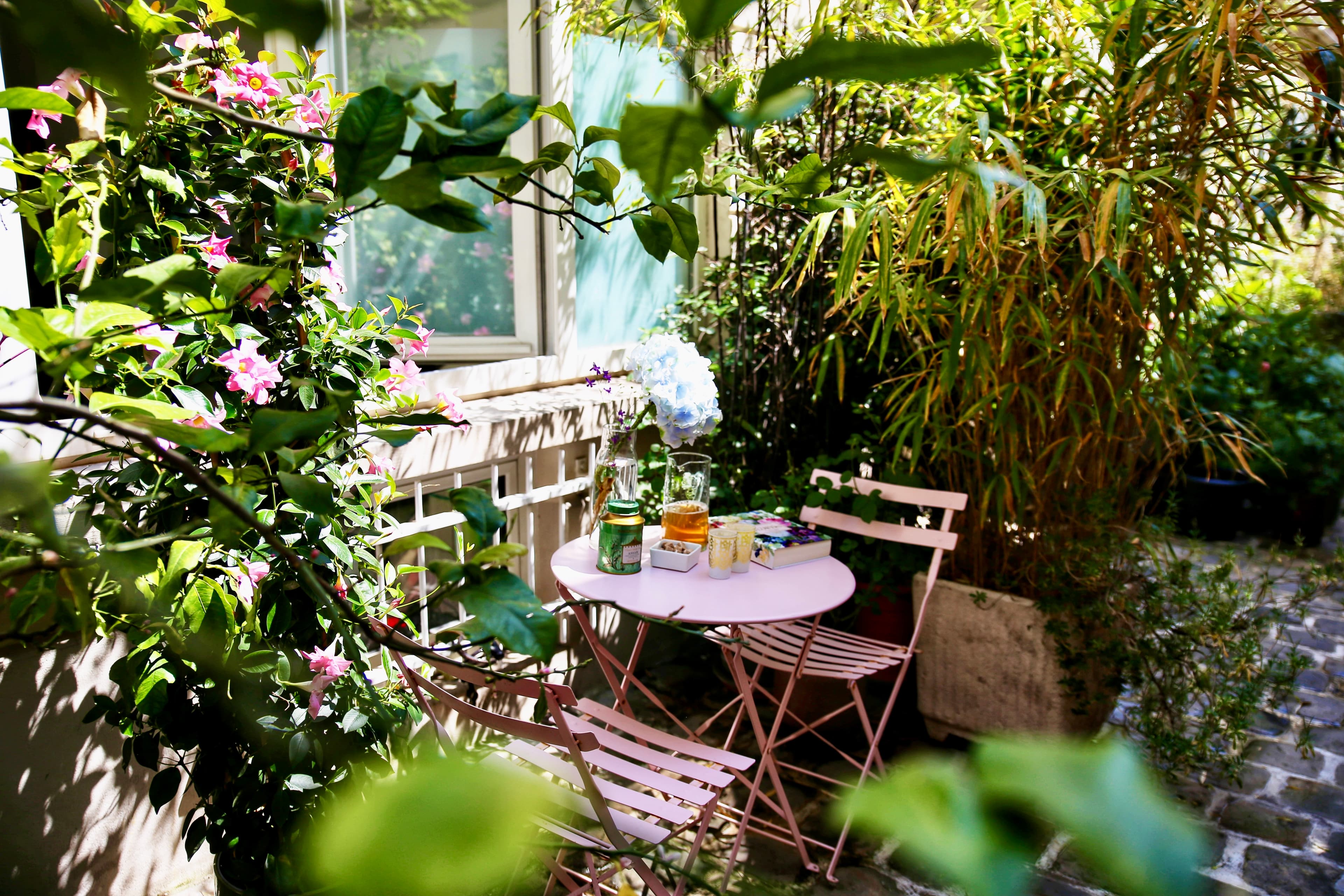 Extérieur du salon New Rose, 86 rue du Faubourg Saint-Denis, Paris 10e